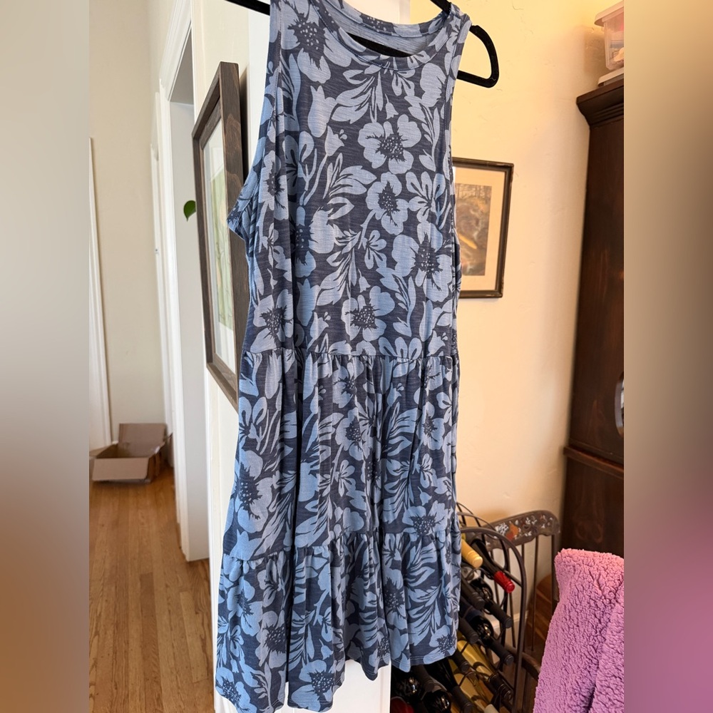 Market & Spruce Blue and Gray Patterned Top